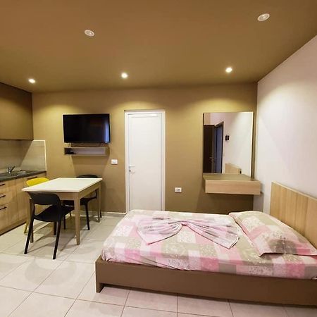 Eliona Apartments Sarandë Esterno foto