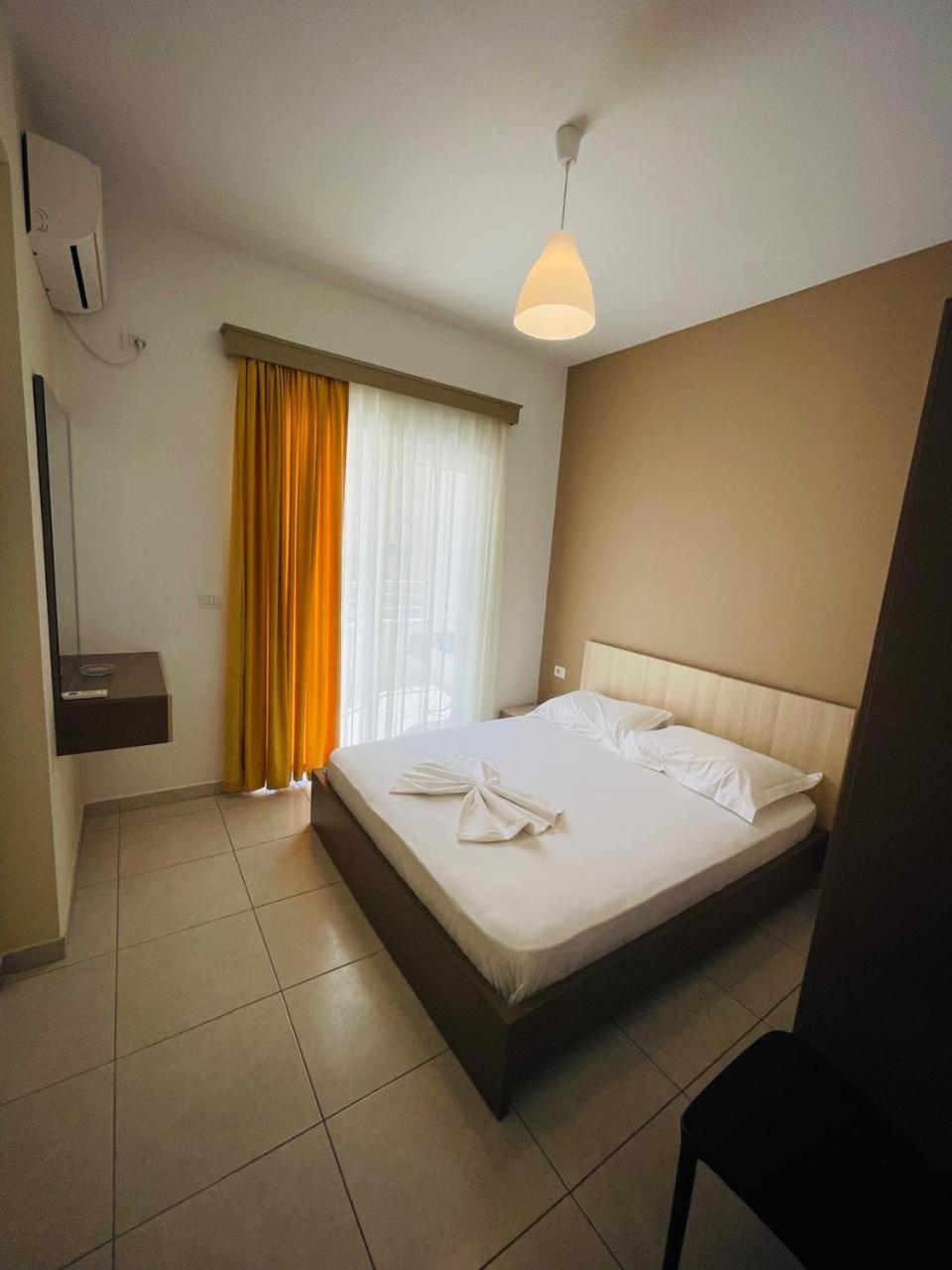 Eliona Apartments Sarandë Esterno foto