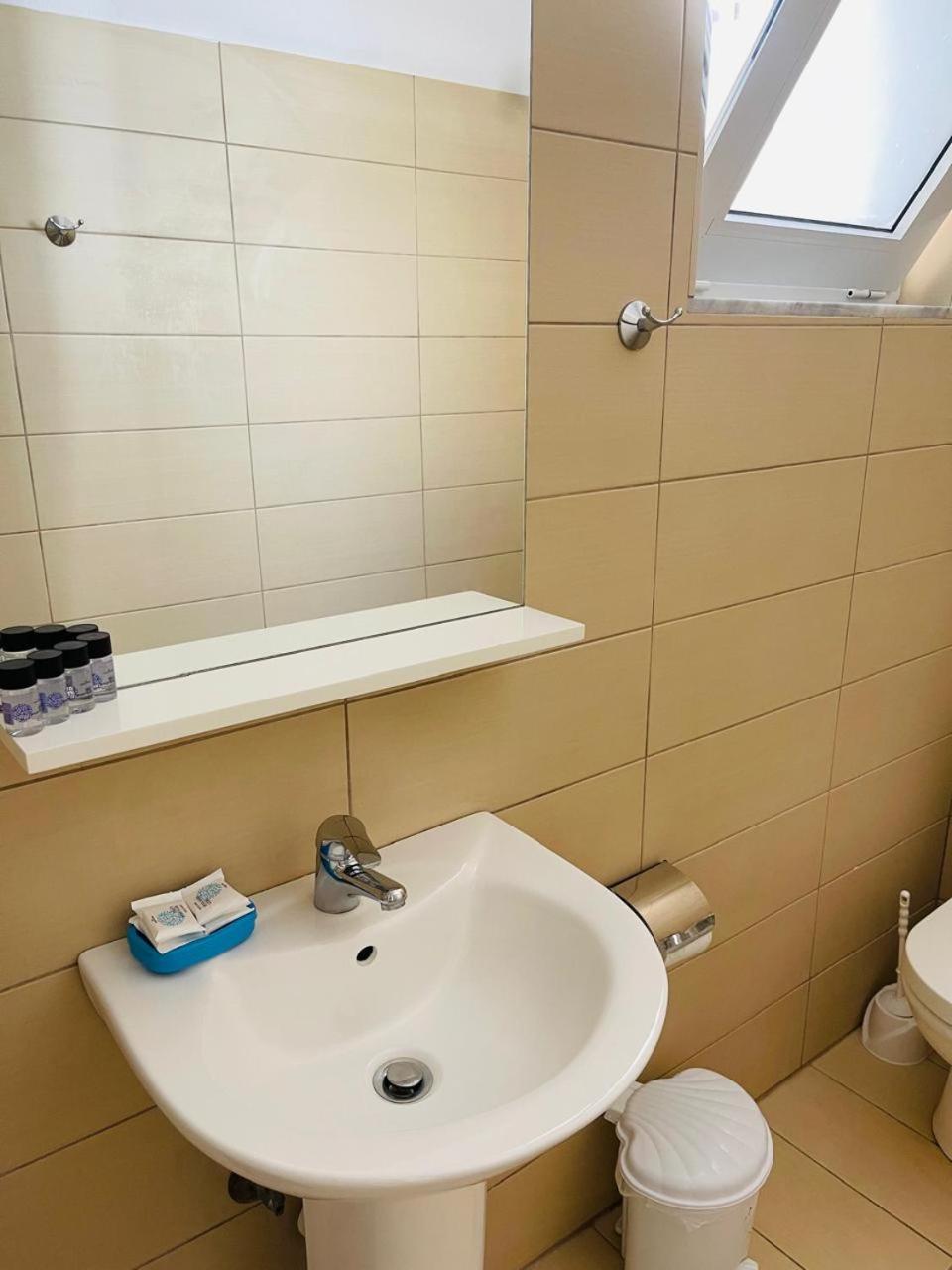 Eliona Apartments Sarandë Esterno foto