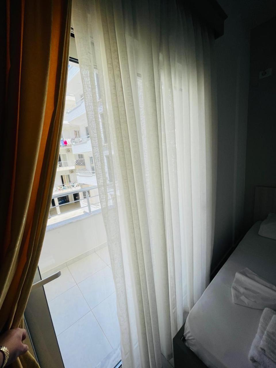 Eliona Apartments Sarandë Esterno foto