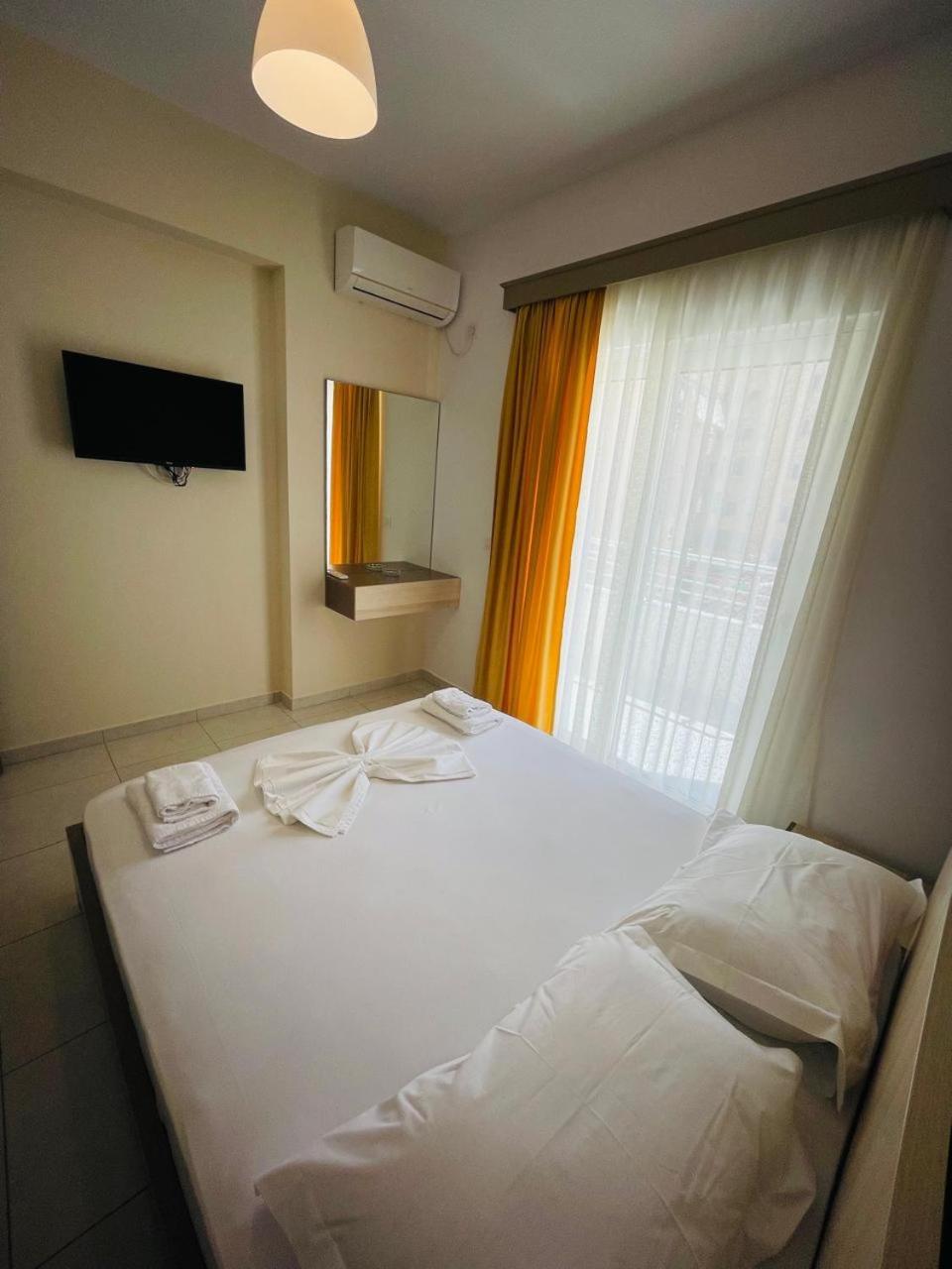 Eliona Apartments Sarandë Esterno foto