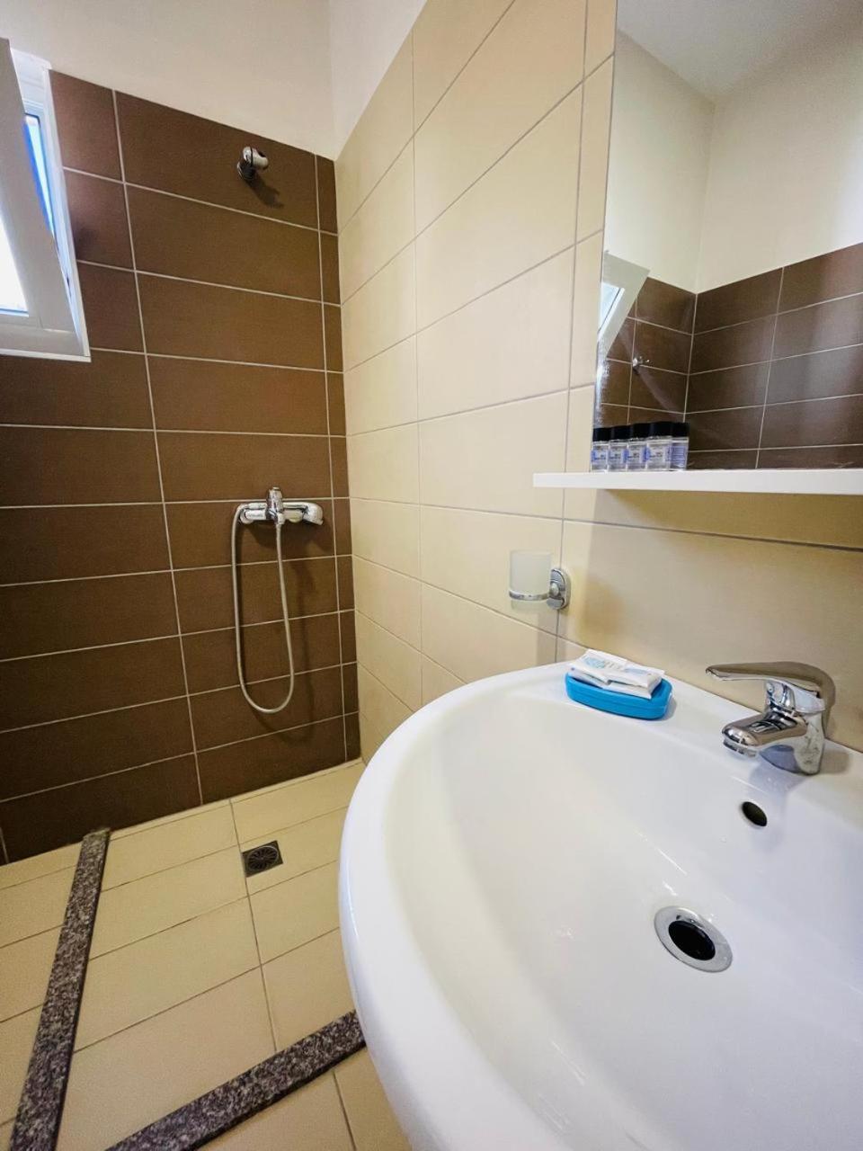 Eliona Apartments Sarandë Esterno foto