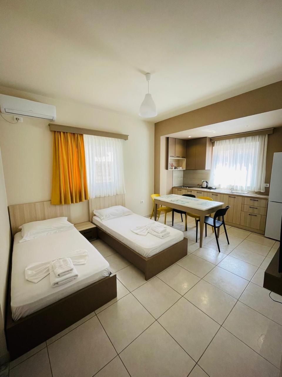 Eliona Apartments Sarandë Esterno foto