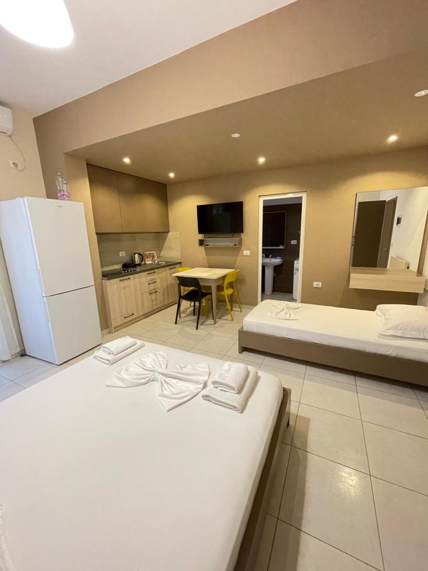 Eliona Apartments Sarandë Esterno foto