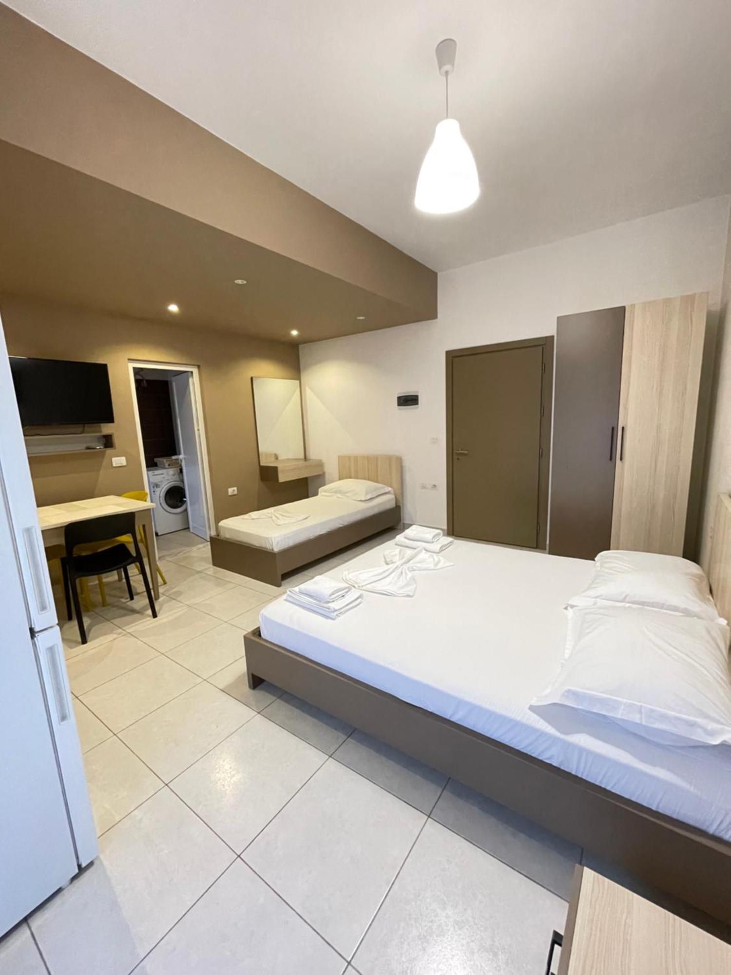Eliona Apartments Sarandë Esterno foto